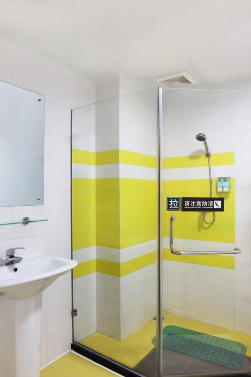7Days Inn Zhuhai North Railway Station Jinding Номер фото