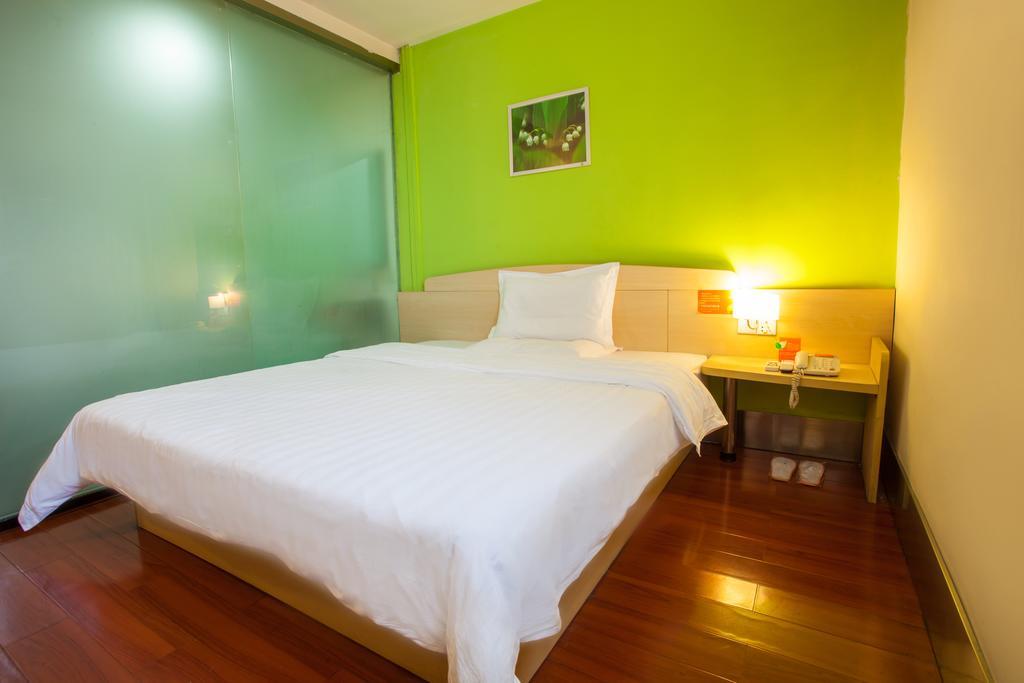 7Days Inn Zhuhai North Railway Station Jinding Номер фото