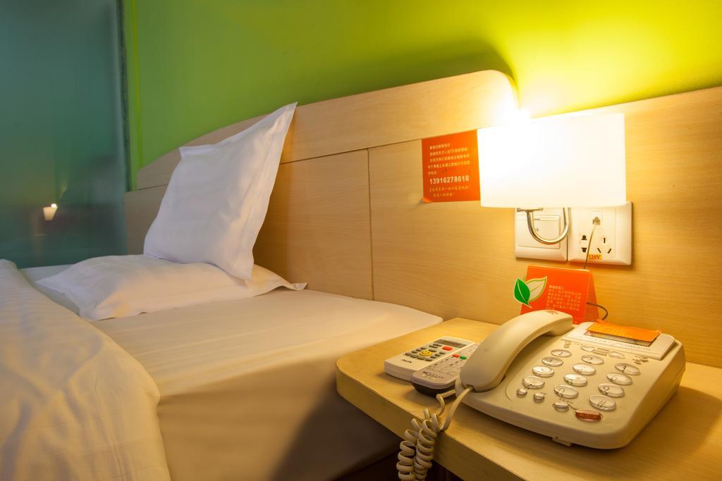 7Days Inn Zhuhai North Railway Station Jinding Номер фото