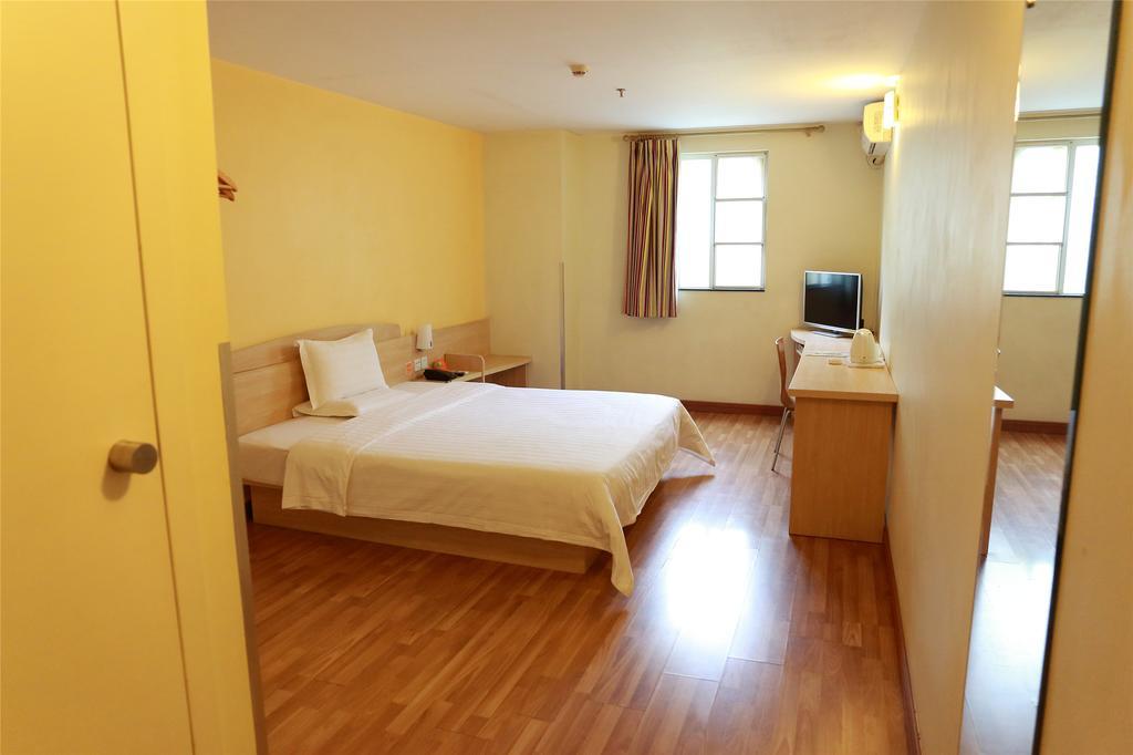 7Days Inn Zhuhai North Railway Station Jinding Экстерьер фото